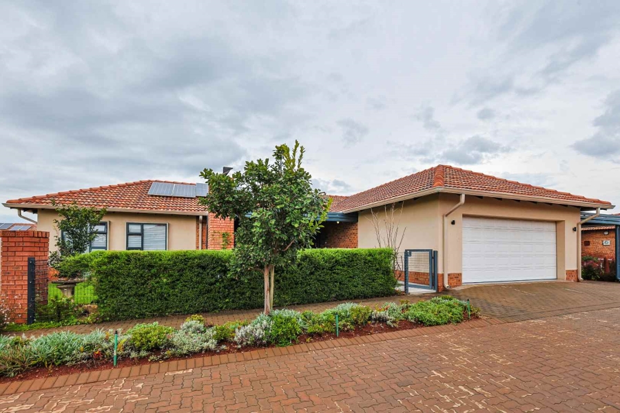 2 Bedroom Property for Sale in The Retreat Gauteng