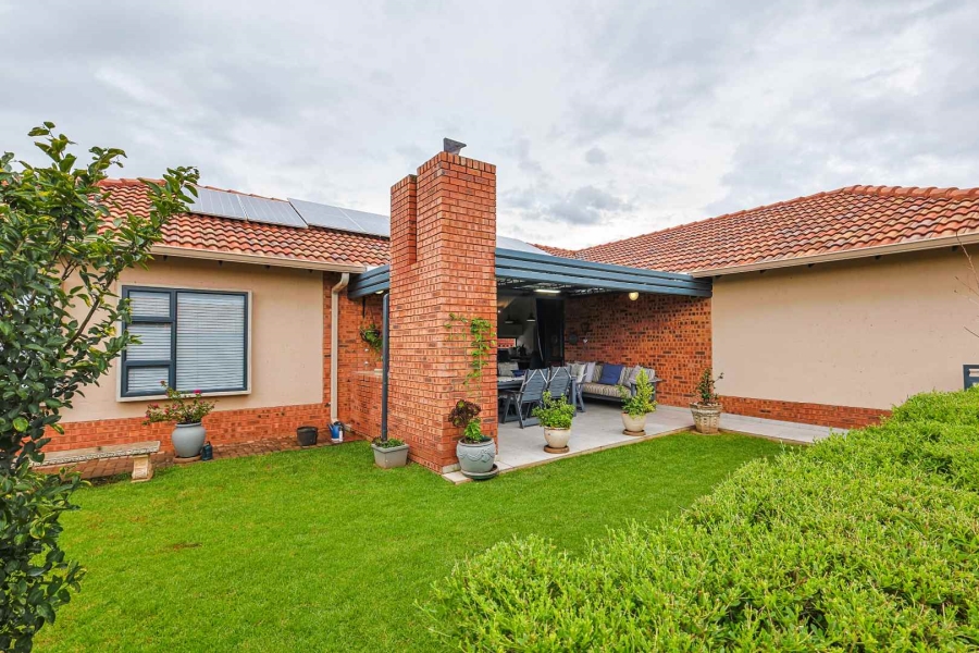 2 Bedroom Property for Sale in The Retreat Gauteng