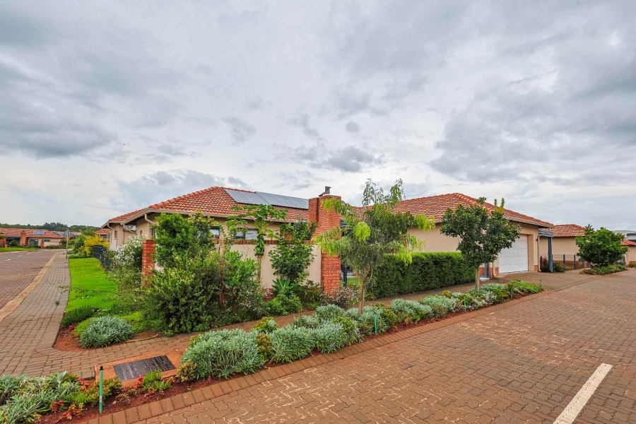 2 Bedroom Property for Sale in The Retreat Gauteng