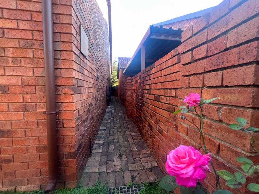 2 Bedroom Property for Sale in Weltevreden Park Gauteng