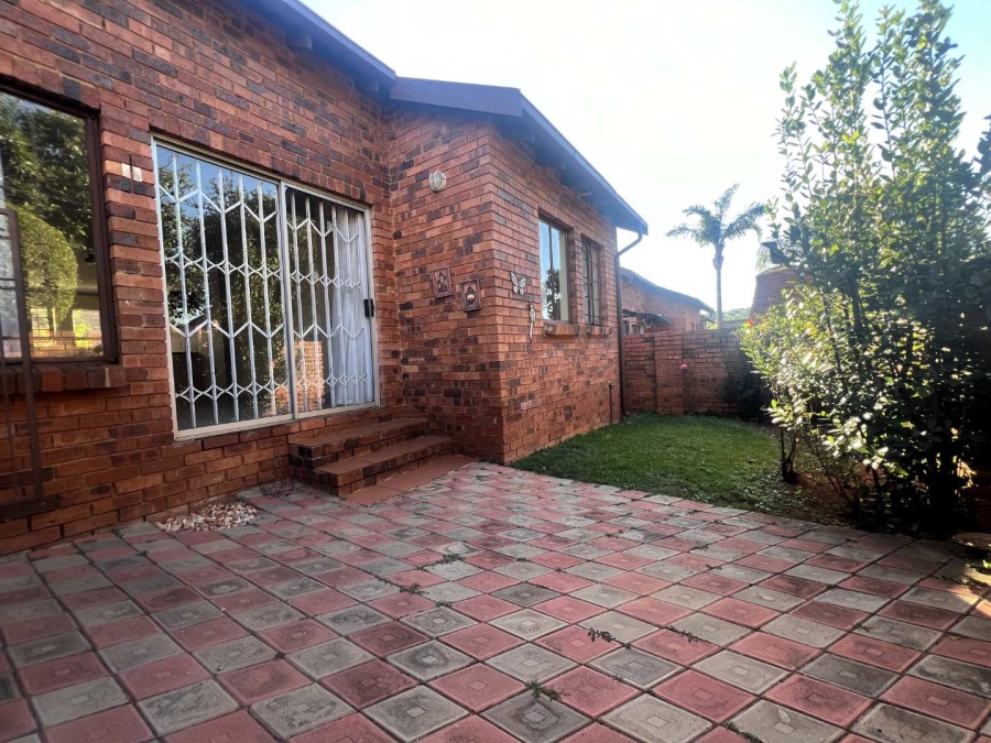 2 Bedroom Property for Sale in Weltevreden Park Gauteng