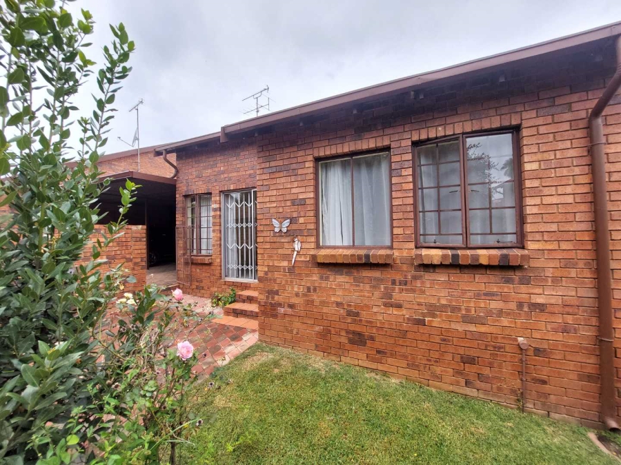 2 Bedroom Property for Sale in Weltevreden Park Gauteng