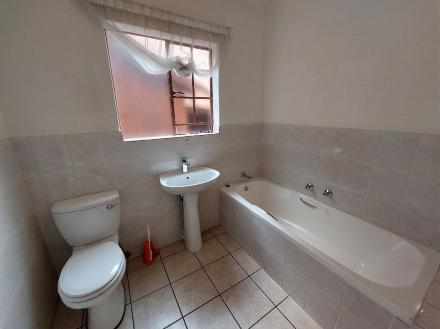 2 Bedroom Property for Sale in Weltevreden Park Gauteng