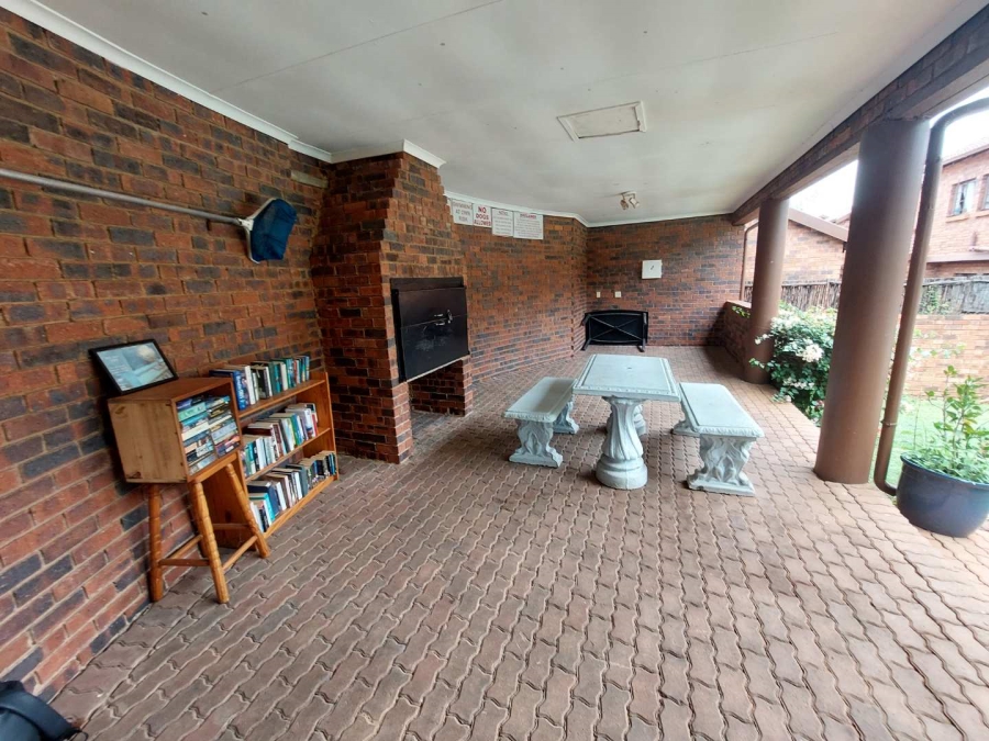 2 Bedroom Property for Sale in Weltevreden Park Gauteng