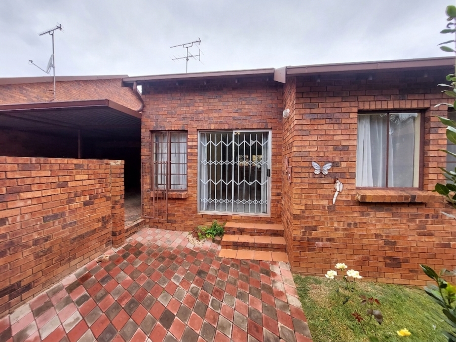 2 Bedroom Property for Sale in Weltevreden Park Gauteng