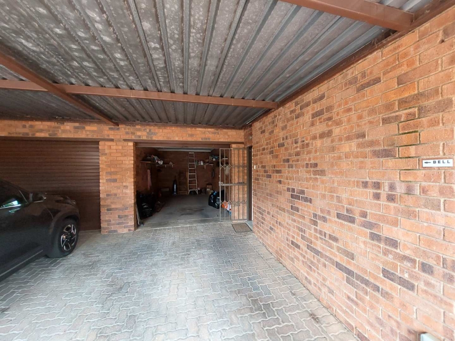 2 Bedroom Property for Sale in Weltevreden Park Gauteng