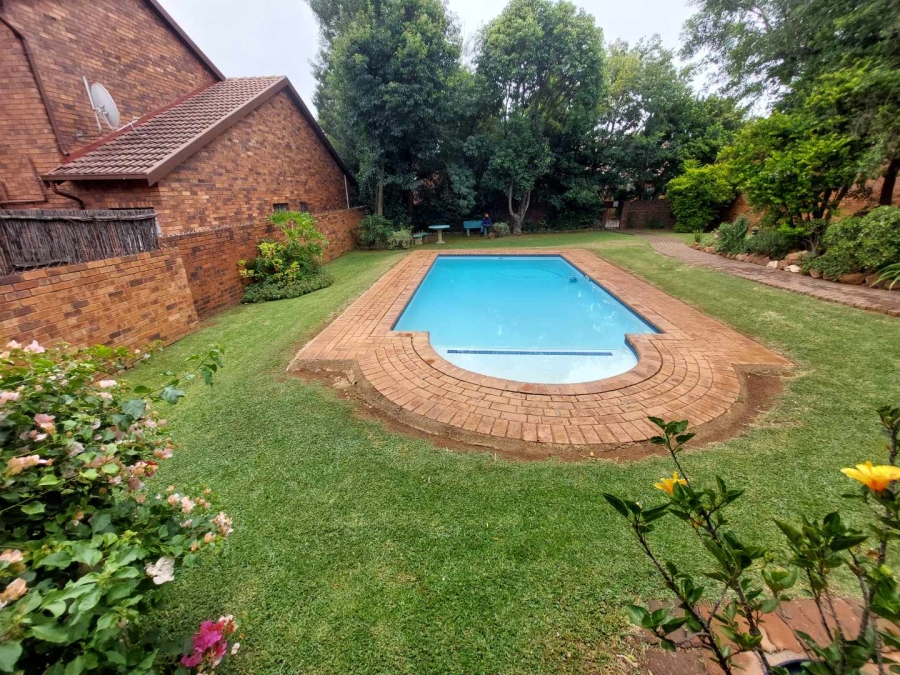 2 Bedroom Property for Sale in Weltevreden Park Gauteng
