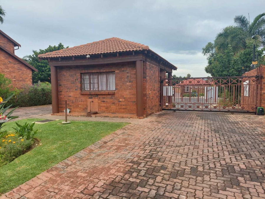 2 Bedroom Property for Sale in Weltevreden Park Gauteng