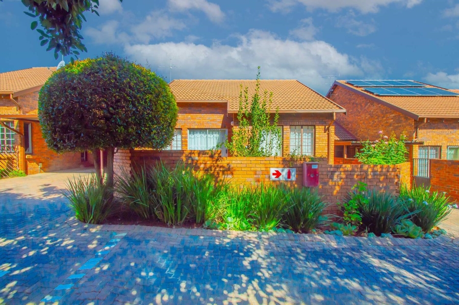 2 Bedroom Property for Sale in Weltevreden Park Gauteng