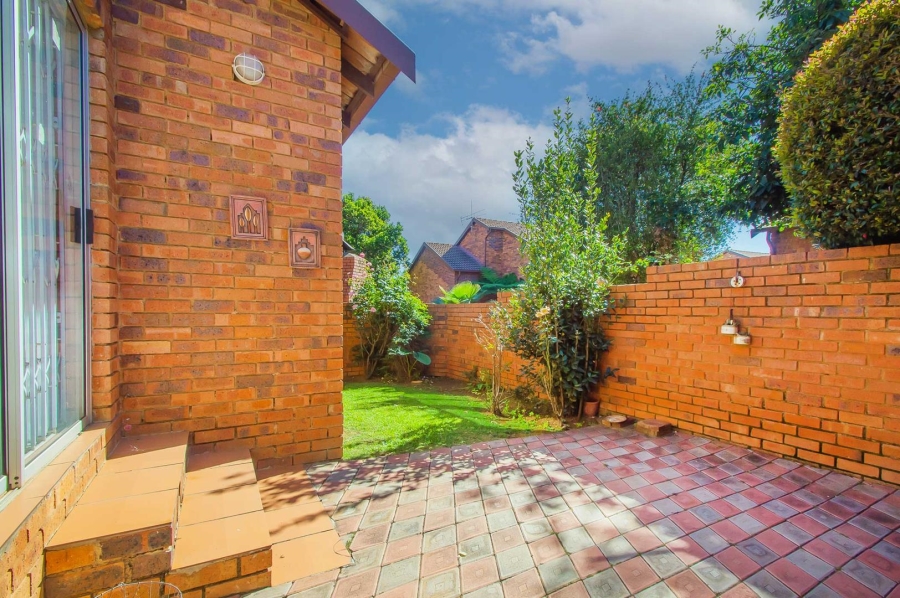 2 Bedroom Property for Sale in Weltevreden Park Gauteng