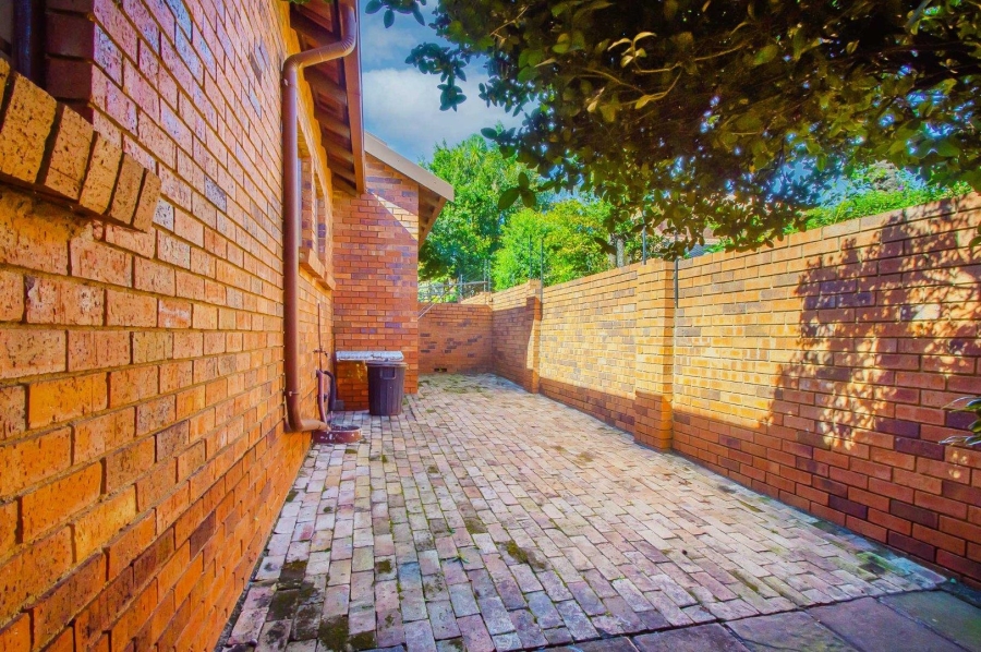 2 Bedroom Property for Sale in Weltevreden Park Gauteng