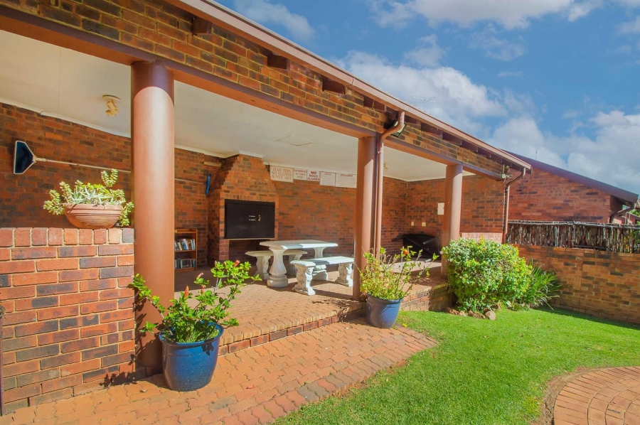 2 Bedroom Property for Sale in Weltevreden Park Gauteng