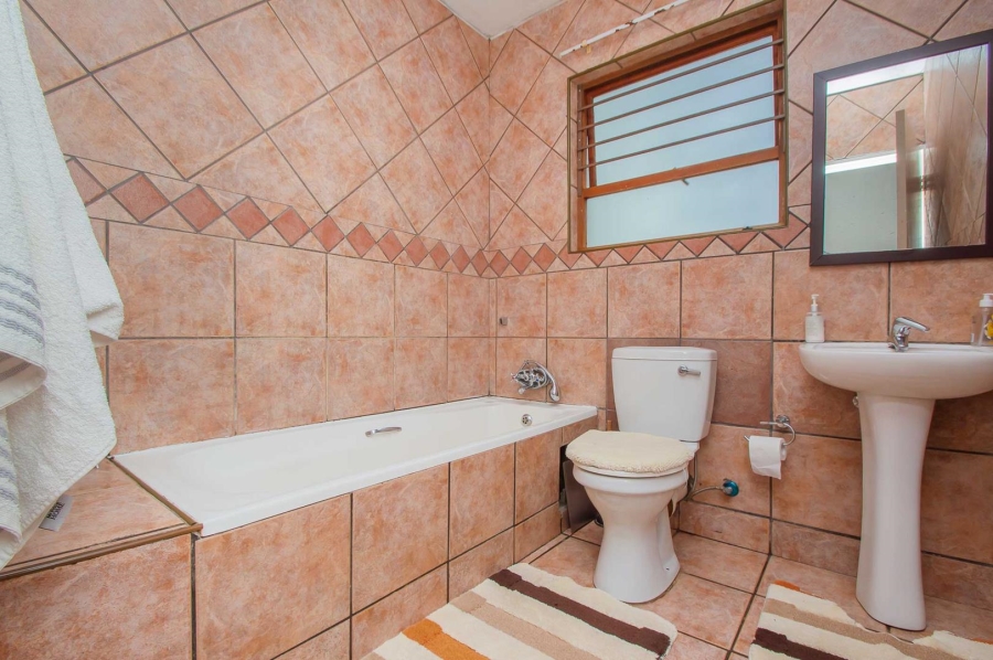 2 Bedroom Property for Sale in Sharonlea Gauteng