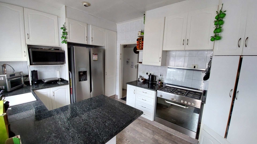 4 Bedroom Property for Sale in Brackenhurst Gauteng