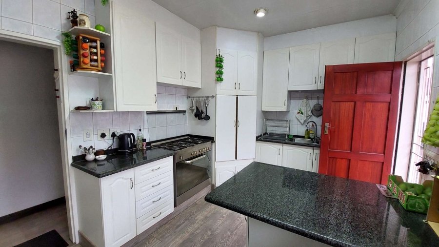 4 Bedroom Property for Sale in Brackenhurst Gauteng