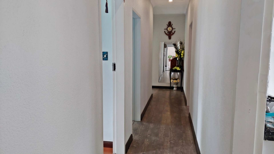 4 Bedroom Property for Sale in Brackenhurst Gauteng