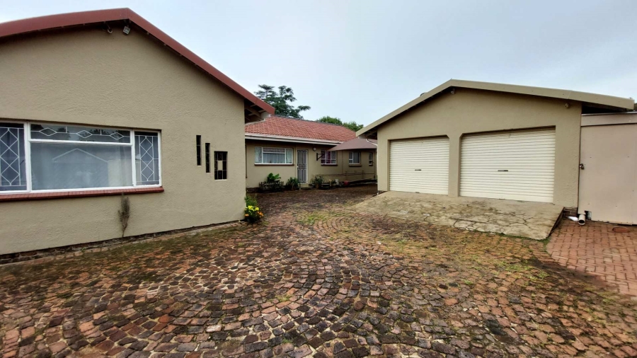 4 Bedroom Property for Sale in Brackenhurst Gauteng