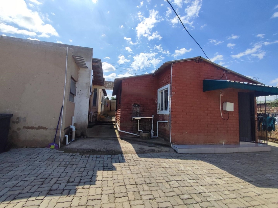6 Bedroom Property for Sale in Cosmo City Gauteng