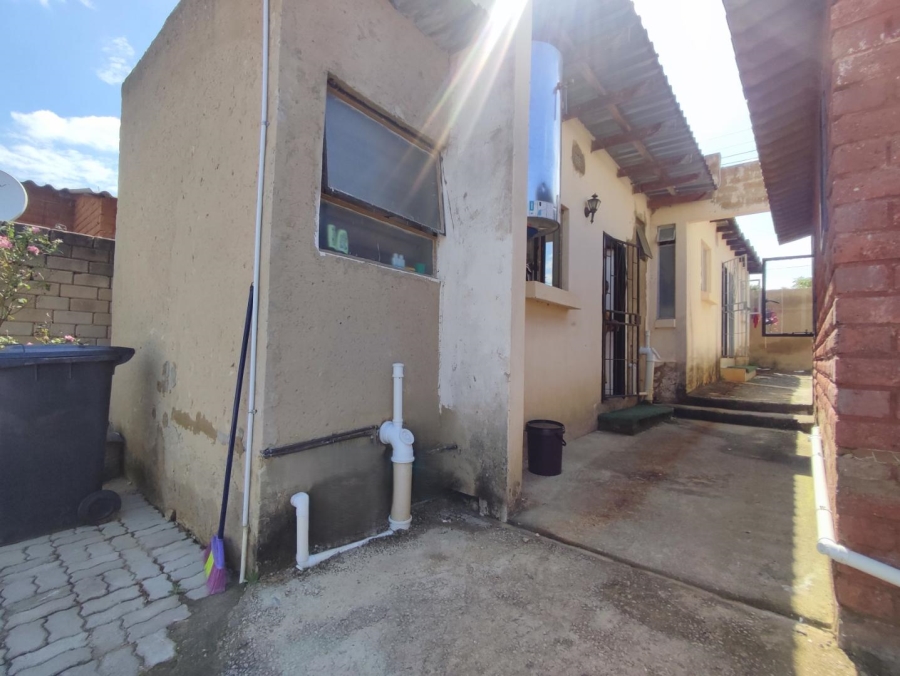 6 Bedroom Property for Sale in Cosmo City Gauteng