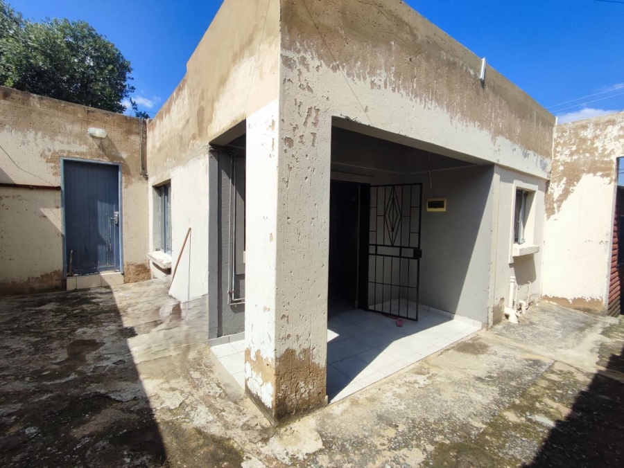 6 Bedroom Property for Sale in Cosmo City Gauteng