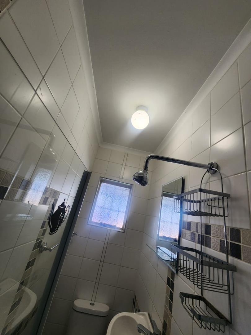 To Let 1 Bedroom Property for Rent in Discovery Gauteng