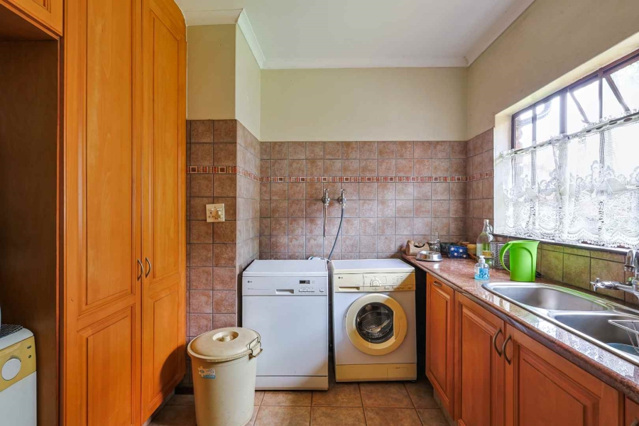 4 Bedroom Property for Sale in Faerie Glen Gauteng