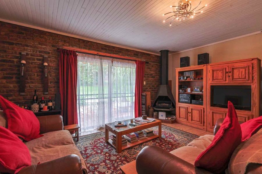 4 Bedroom Property for Sale in Faerie Glen Gauteng