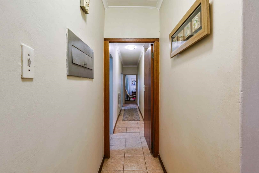 4 Bedroom Property for Sale in Faerie Glen Gauteng