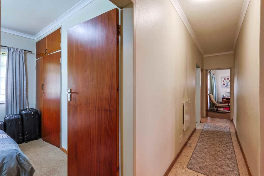 4 Bedroom Property for Sale in Faerie Glen Gauteng