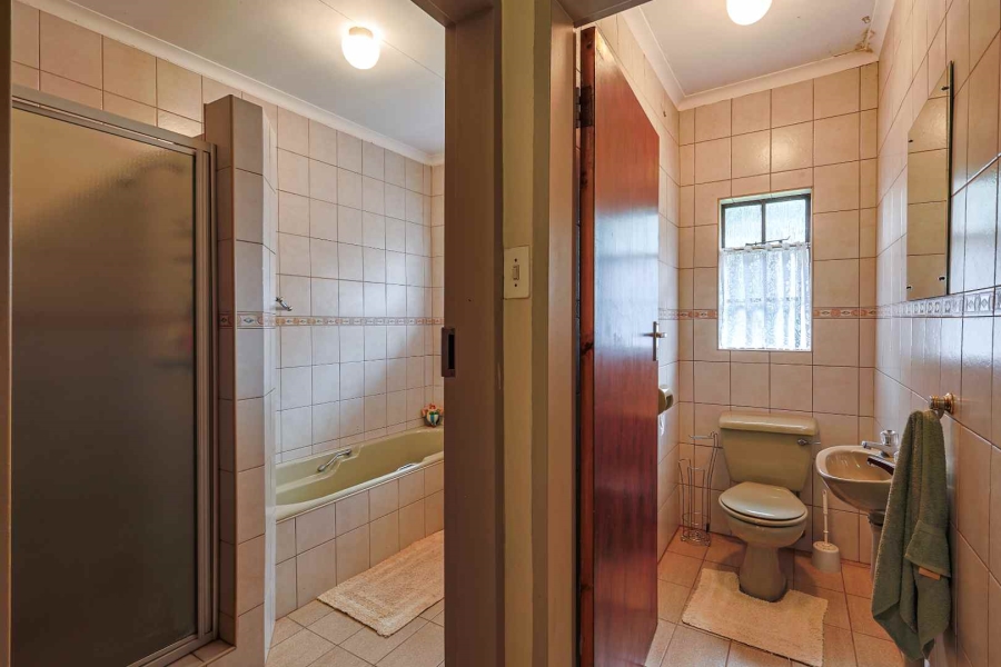 4 Bedroom Property for Sale in Faerie Glen Gauteng