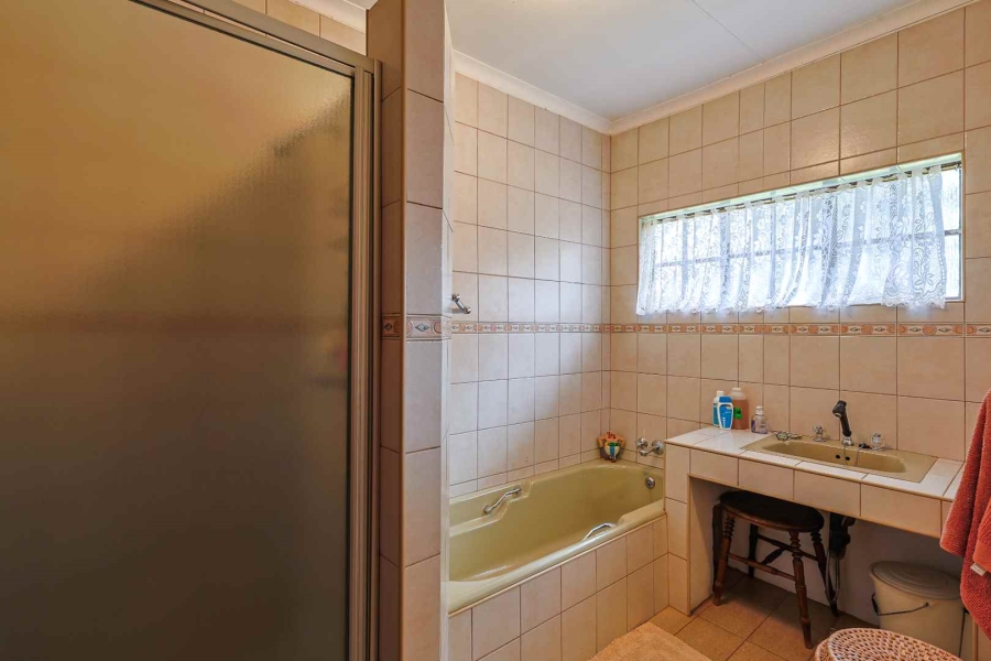 4 Bedroom Property for Sale in Faerie Glen Gauteng