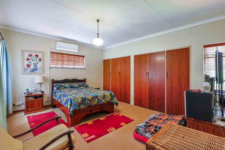 4 Bedroom Property for Sale in Faerie Glen Gauteng