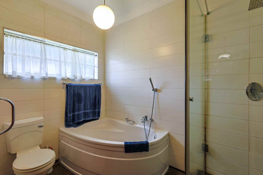 4 Bedroom Property for Sale in Faerie Glen Gauteng