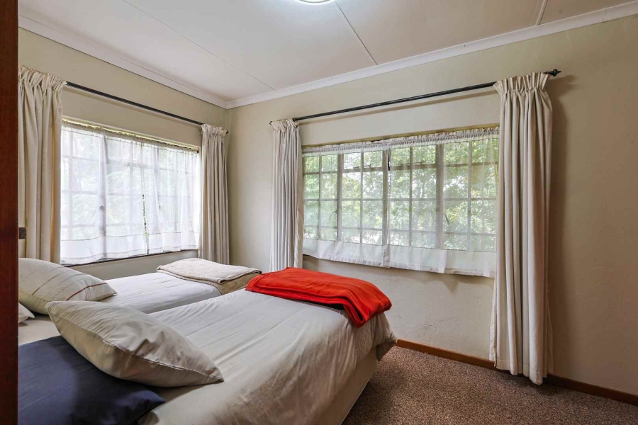 4 Bedroom Property for Sale in Faerie Glen Gauteng