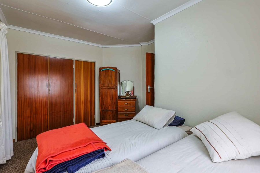 4 Bedroom Property for Sale in Faerie Glen Gauteng