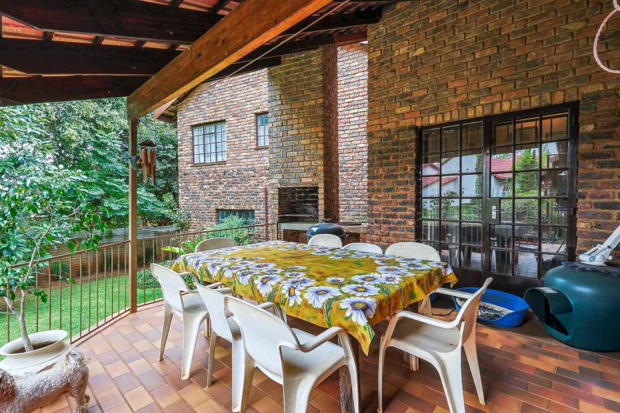 4 Bedroom Property for Sale in Faerie Glen Gauteng