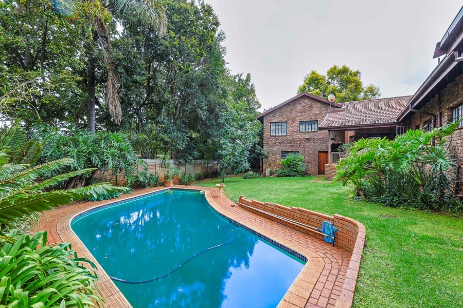 4 Bedroom Property for Sale in Faerie Glen Gauteng