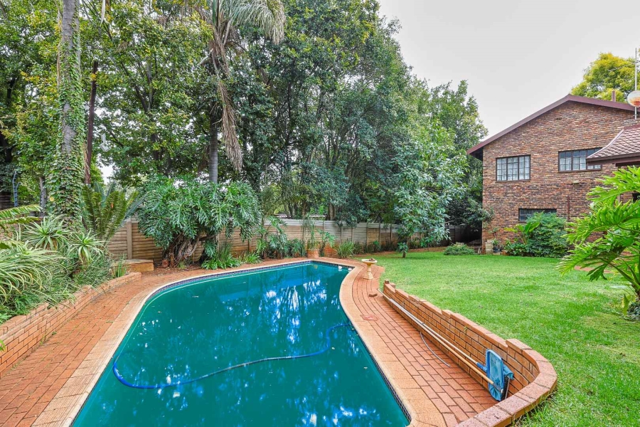 4 Bedroom Property for Sale in Faerie Glen Gauteng