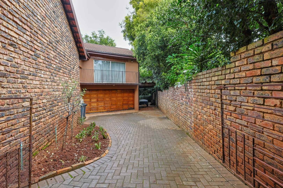 4 Bedroom Property for Sale in Faerie Glen Gauteng