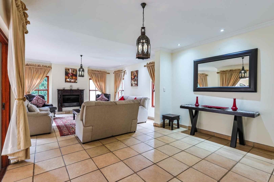 To Let 4 Bedroom Property for Rent in Woodhill Estate Gauteng