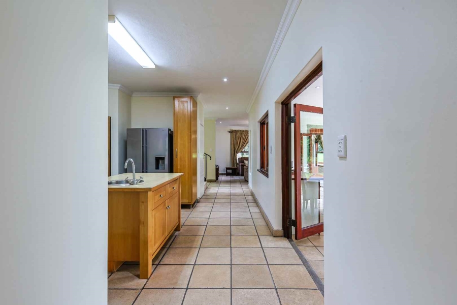 To Let 4 Bedroom Property for Rent in Woodhill Estate Gauteng