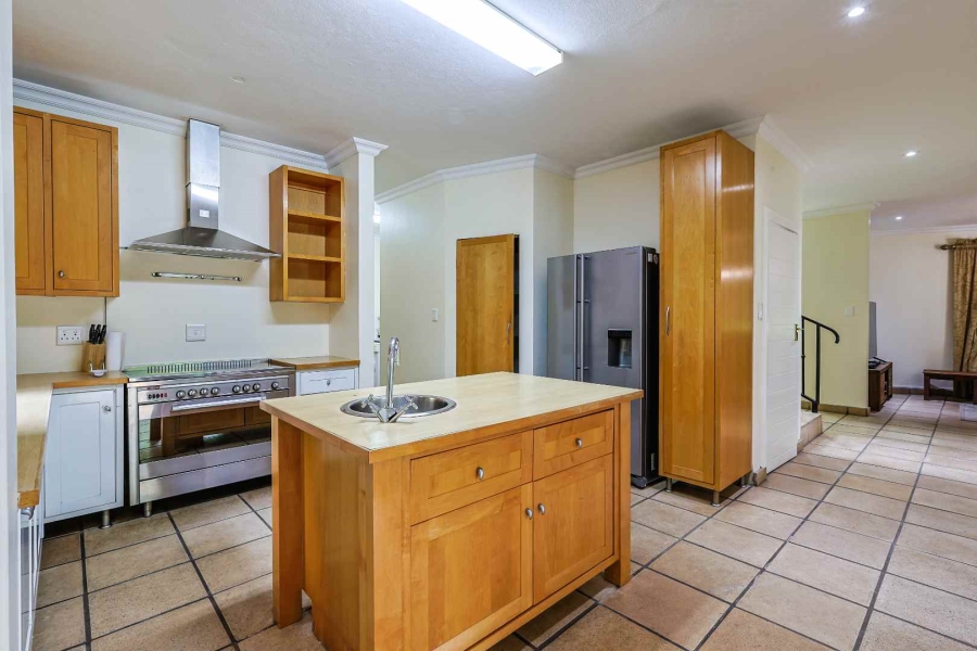 To Let 4 Bedroom Property for Rent in Woodhill Estate Gauteng