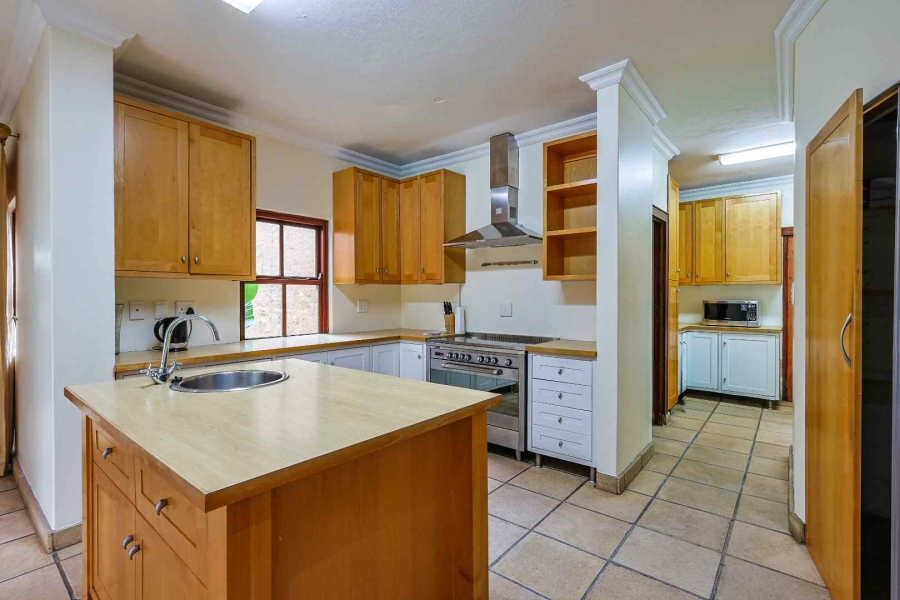 To Let 4 Bedroom Property for Rent in Woodhill Estate Gauteng