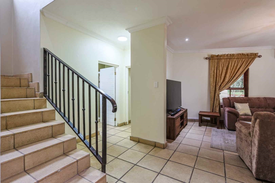 To Let 4 Bedroom Property for Rent in Woodhill Estate Gauteng