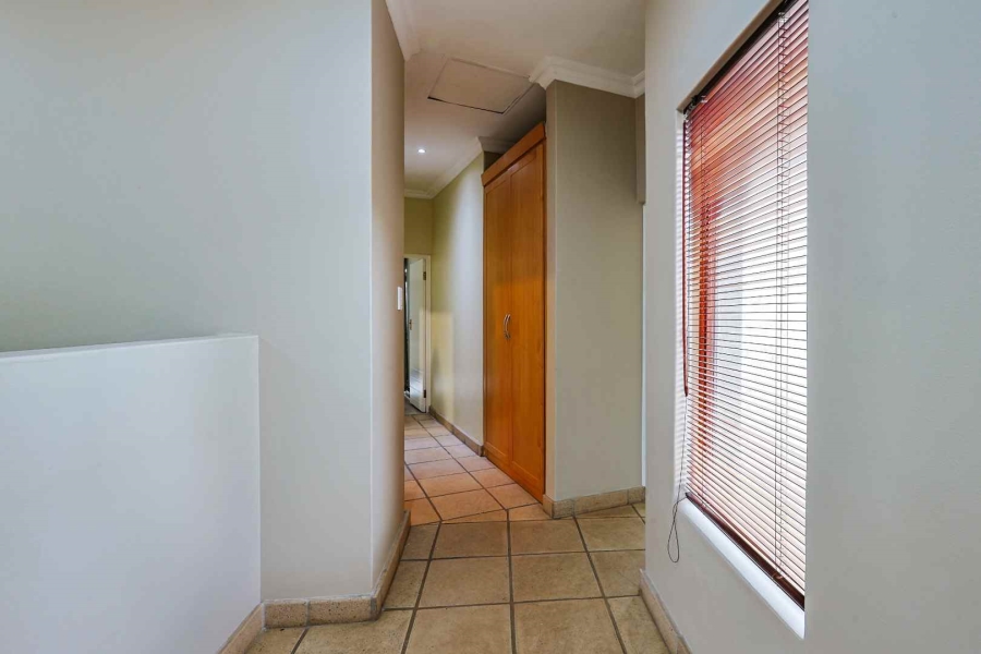 To Let 4 Bedroom Property for Rent in Woodhill Estate Gauteng