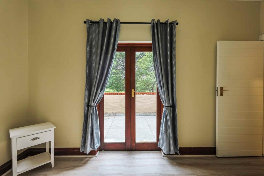 To Let 4 Bedroom Property for Rent in Woodhill Estate Gauteng