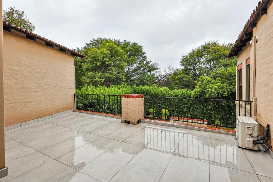 To Let 4 Bedroom Property for Rent in Woodhill Estate Gauteng