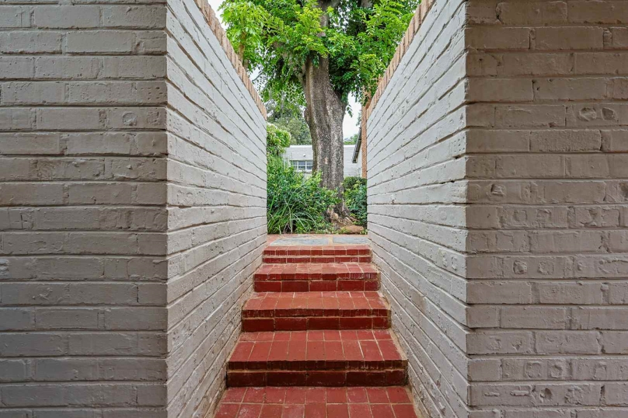 3 Bedroom Property for Sale in Nieuw Muckleneuk Gauteng