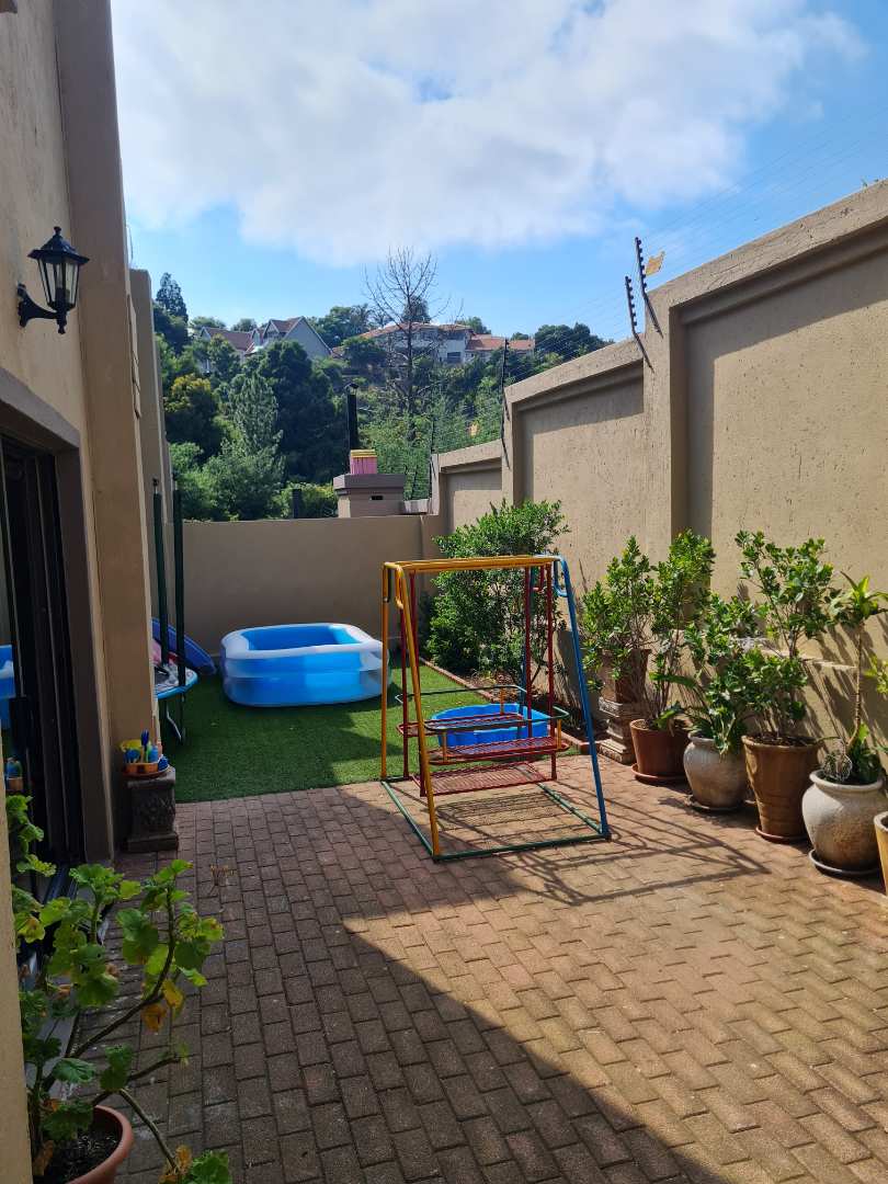 3 Bedroom Property for Sale in Roodekrans Gauteng