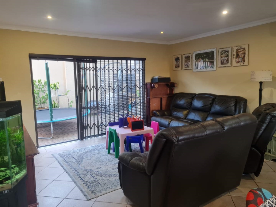 3 Bedroom Property for Sale in Roodekrans Gauteng